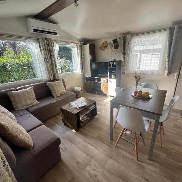 Mobil-home tout confort à Gassin Golfe de Saint-Tropez, hôtel à Gassin