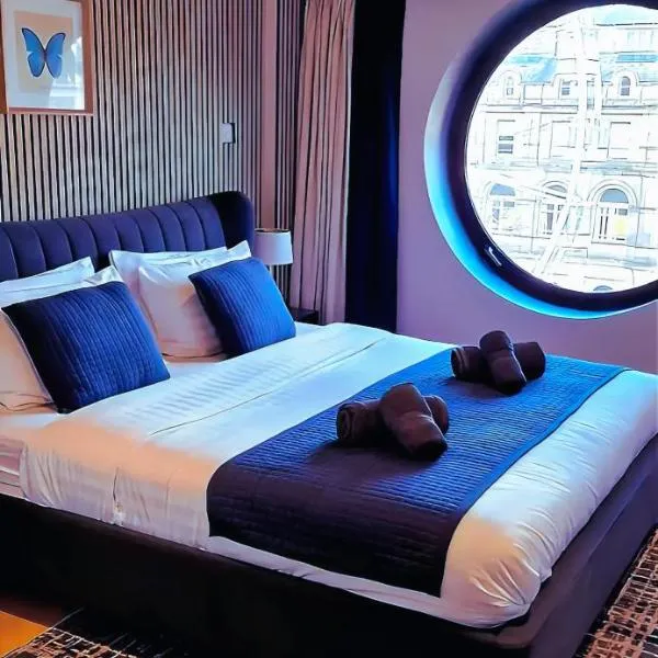 Stylish 2BR Apartment in Leeds City Centre with Town Hall Views, hotel in Leeds