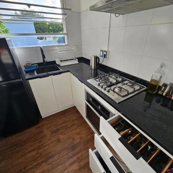 Apartamento con gran balcón frente a parque، فندق في مونتيفيديو
