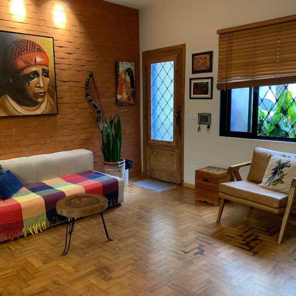 Casa inteira na Vila Mariana, confortável e tranquila, com quintal