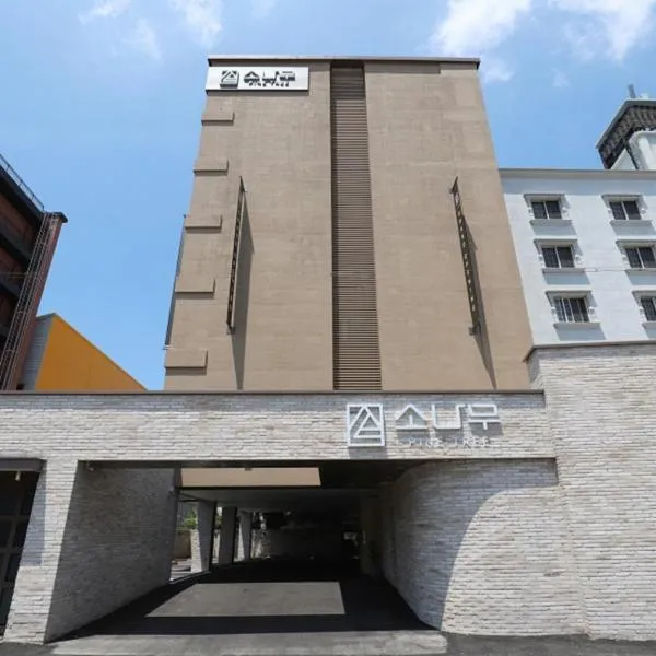 Chuncheon Pine Tree Hotel, hotel di Chuncheon