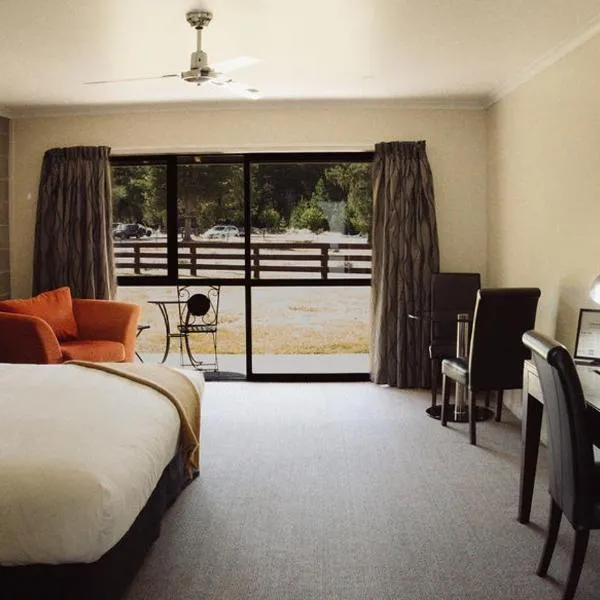 Lakeside by Ruataniwha, hotel in Twizel