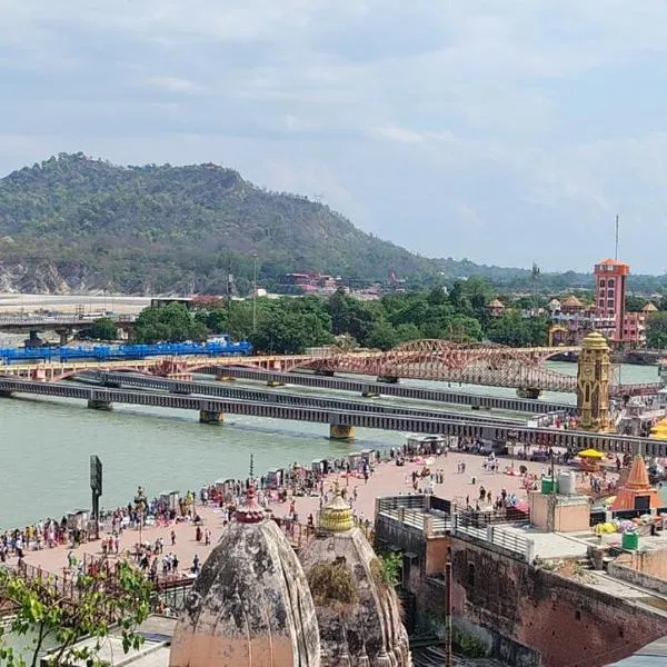 Hotel Har Ki Pauri with terrace Ganga view, hotel a Haridwār