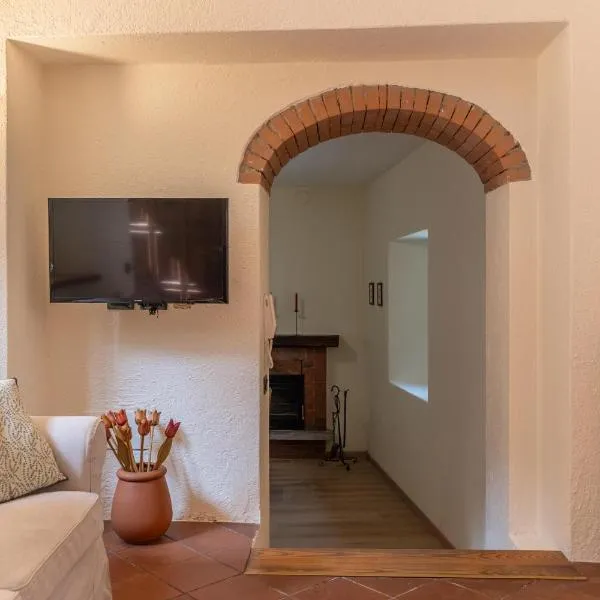 Spacious home near Orta, 8min, hotel en Armeno
