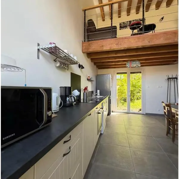 Maison jardin charme entre Dijon et Beaune, Hotel in Quincey