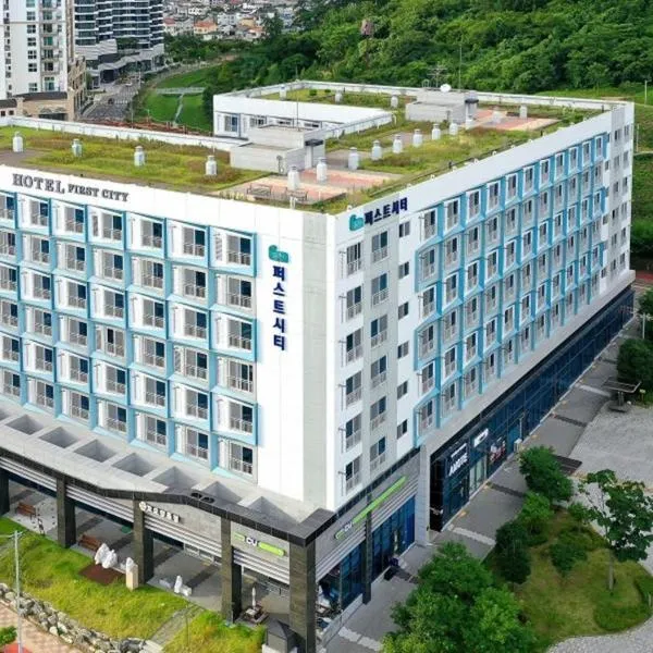 Firstcity Hotel YEOSU, hotel v destinaci Josu