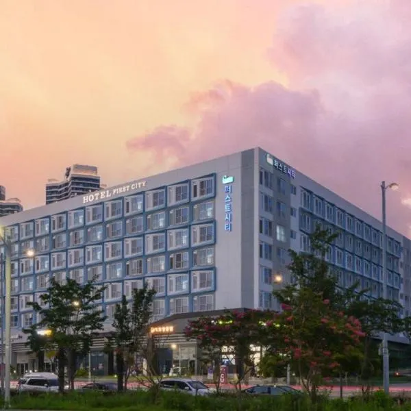 Firstcity Hotel YEOSU、ヨス市のホテル