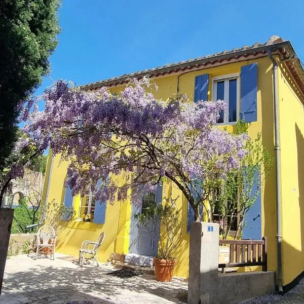 La Maison Bleue, nid chaleureux en bord de rivière, готель у місті Rennes-les-Bains