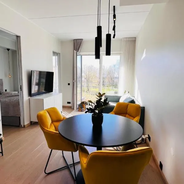 Tallinn Seaside Apartment - Stroomi Beach & Forest, Sea-View Balcony, hotel u Talinnu