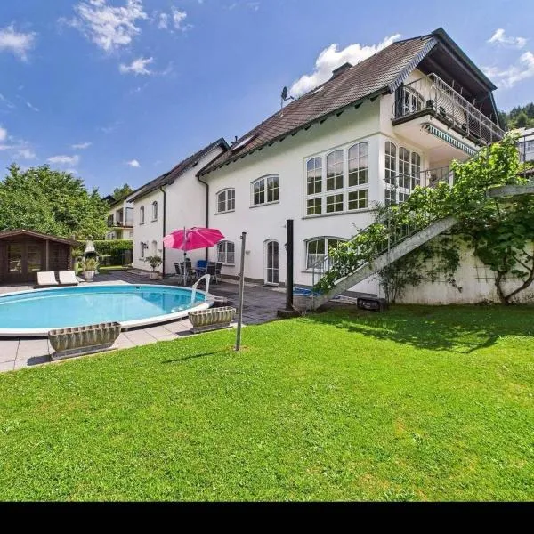 Moseloase am Weinberg mit Pool und Sauna in Bullay, hotel u gradu Alf