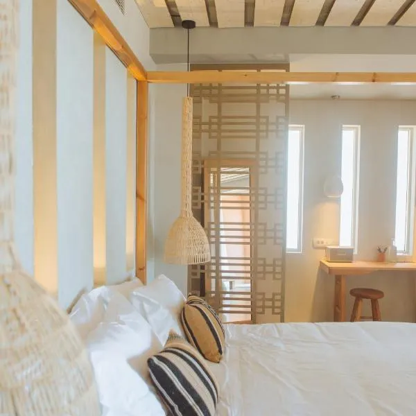 The Theodore Boutique Hotel- adults only 16 plus, hotel u gradu 'Agia Marina Nea Kydonias'