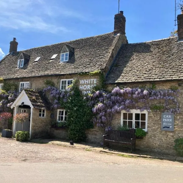 The White Horse Inn، فندق في Duns Tew