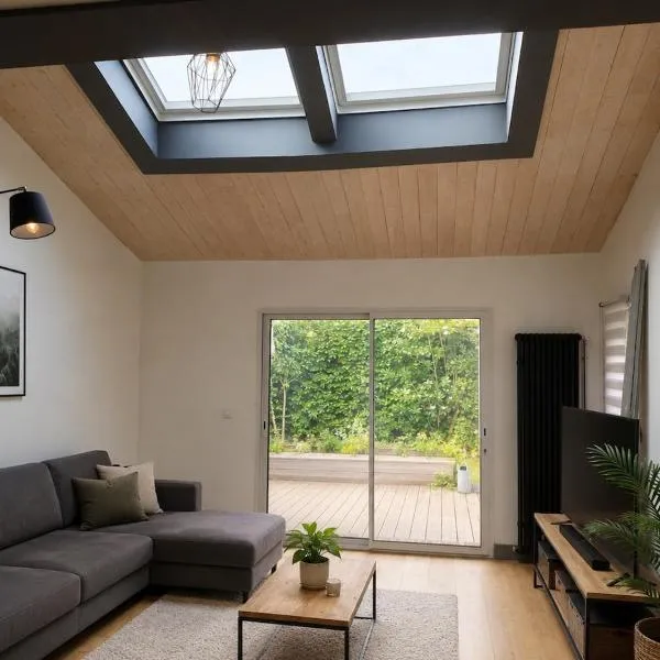 Gorgeous loft house 5 bedrooms 6 beds, hotel in La Rochelle