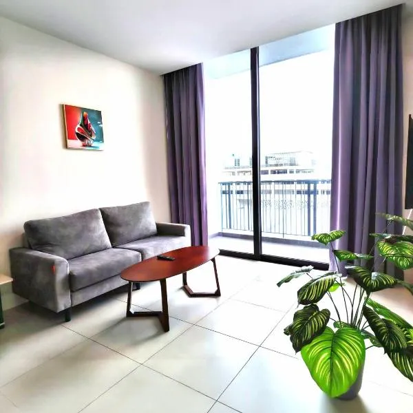 Pristine Sweet Home Kuching l 3-Bedroom l Near AEON & Airport l Free Parking, hotel u gradu Kučing