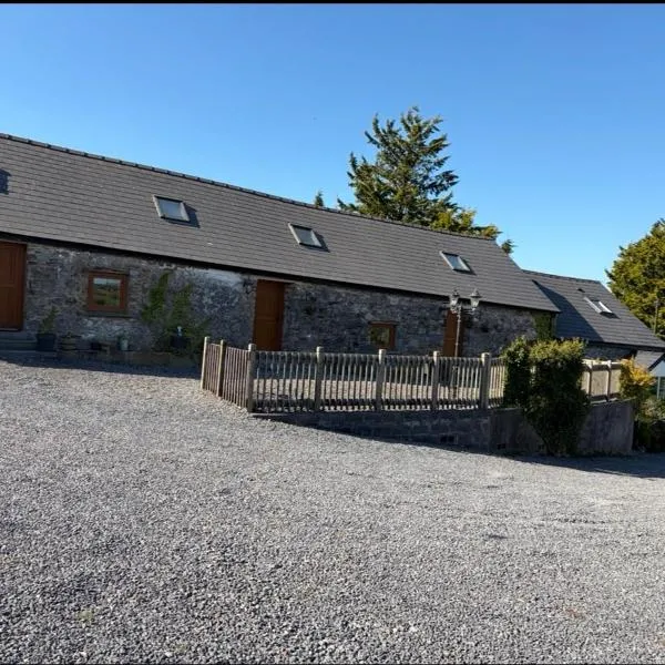 Ystrad Fach Farm, hotel in Llangendeirne