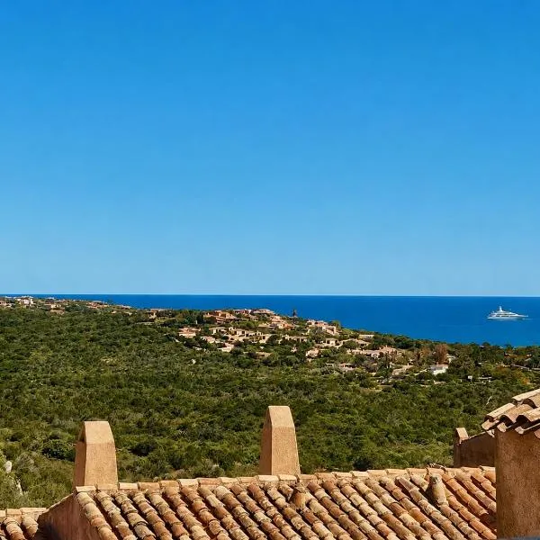 Alba Ruja Panoramic Sea View Apartment 4 With Pool: Porto Cervo'da bir otel