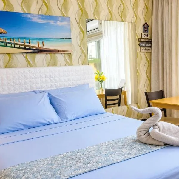 Stay & Fly at Amani Grand Airport Studio with Pool Gym Netflix Fast WiFi 3 Guests, ξενοδοχείο σε Μακτάν