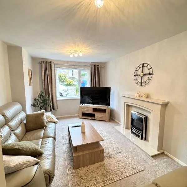 Cosy 2 Bed Apartment & Patio - Free Parking, hotel in Great Horton