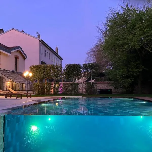 Les Ecuries de Rigny, Suite haut de gamme avec spa privatif et piscine au coeur d'un jardin arboré, hotel in Nancy