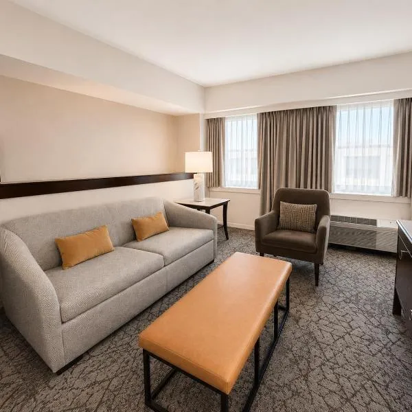 Sheraton Boston Needham Hotel, hotel di Needham