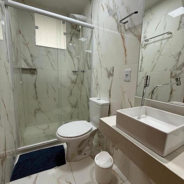 RM Hospedagem, apartamentos Completos - Cabo Frio Ar+Wi-Fi oferecendo conforto e segurança em Cabo Frio. - Foto 3