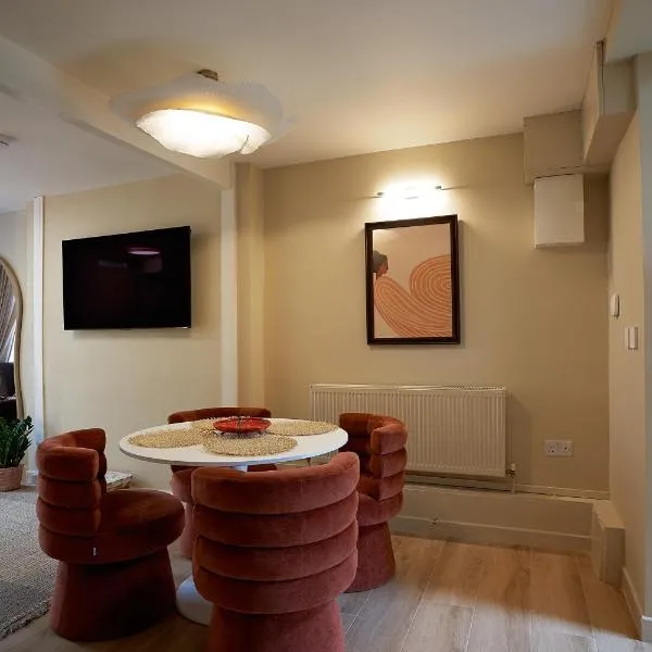 Old city house in the heart of Cork, отель в Корке