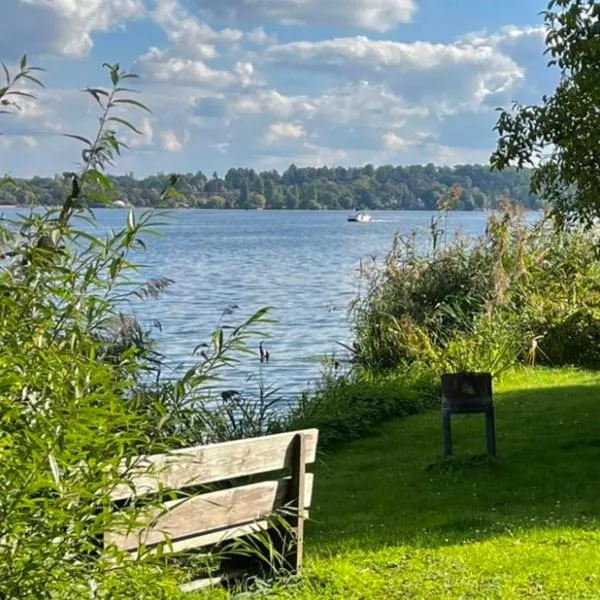 Haus am See mit Badestelle, hotel a Franzensberg