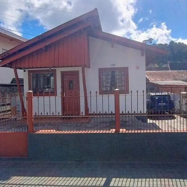 casa charme e praticidade, hotel in Campos do Jordão