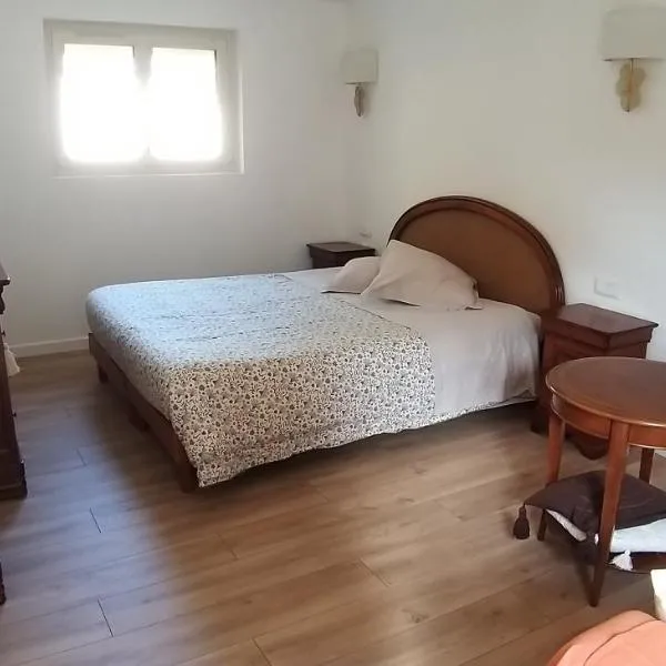 Valérie GOUFFÉ Chambres d'hotes, Hotel in Parigné-lʼÉvêque