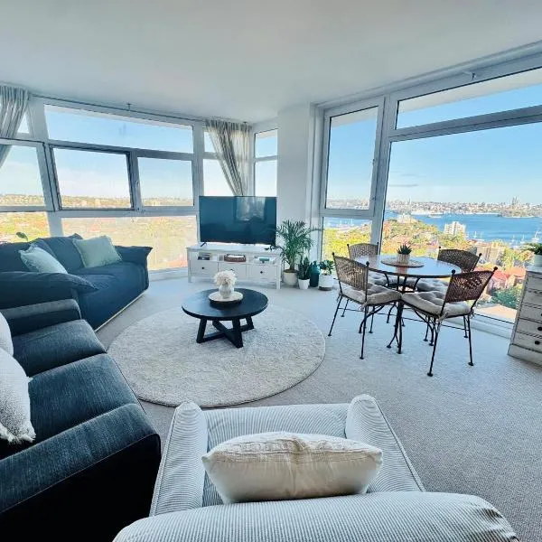 Breathtaking Harbour Bridge & Harbour Views, Corner Apartment, Free Parking, ξενοδοχείο στο Σίδνεϊ