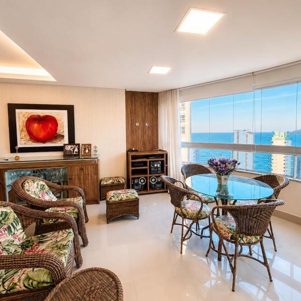 Vista mar, 200m da praia e 3 suítes exclusivas