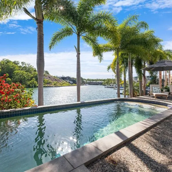 Luxe Bayview Oasis with Dream Waterfront Pool, Hotel in Darwin