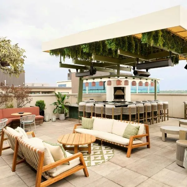 Halcyon, a hotel in Cherry Creek, Denver, מלון בדנוור