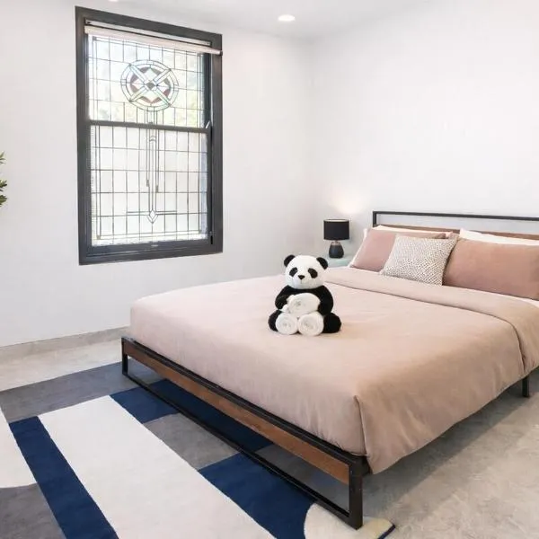 Cozy Spanish-Inspired Stay in Liverpool CBD, hotel i Liverpool