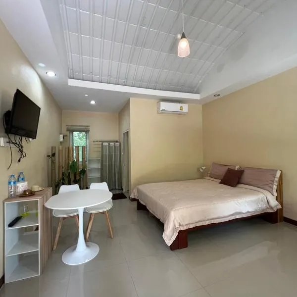 Ariya Garden Home, hotelli kohteessa Chumphon