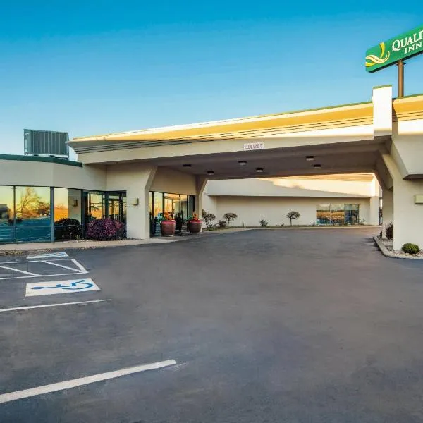 Quality Inn and Conference Center I-80 Grand Island, hotel din Doniphan