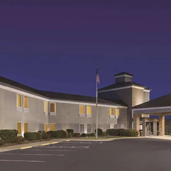 던에 위치한 호텔 Country Inn & Suites by Radisson, Dunn I-95