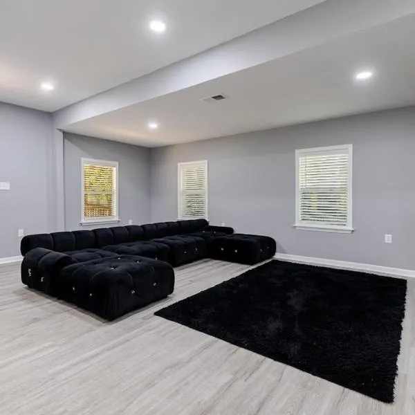 Large 3 bed 2 bath home: Mobile'da bir otel