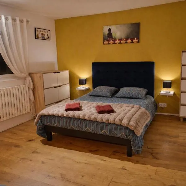 Maison avec jacuzzi proche Rennes jardin calme โรงแรมในNoyal-Châtillon-sur-Seich