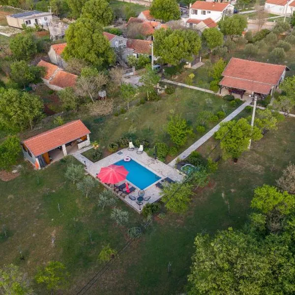 Villa Stone Medal, hotel em Drnis