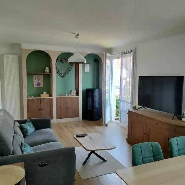 Charmante maison avec jardin, à 5 min du centre, hotel u gradu Burž