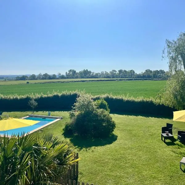 SUITES EN PERCHE-Proche Mortagne, hotel v mestu Bures