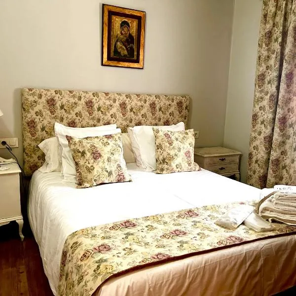 Hanami House Boutique 4 Estrellas Valle del Jerte, hotel v mestu Navaconcejo