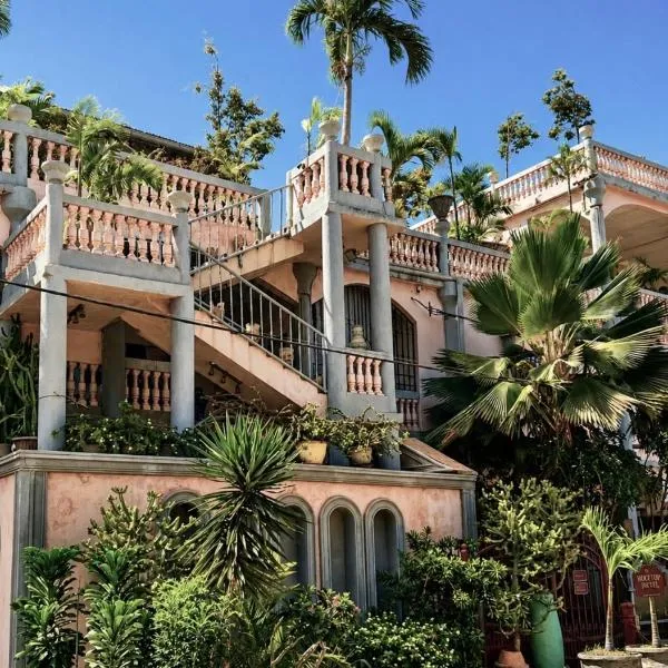 RoofTop Boutique Hotel Adults Only, מלון בסרקונדה