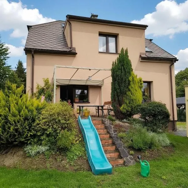 Apartmán ve druhém patře s parkováním, Hotel in Hrabŭvka