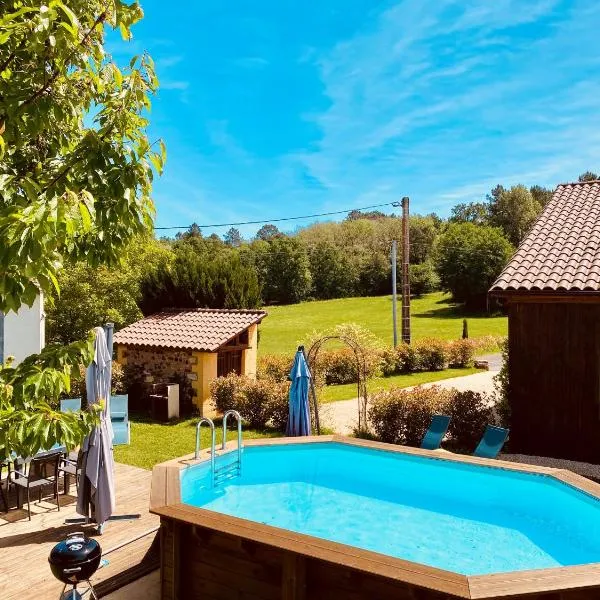 3-Star Tourism Rated Holiday Home with Air Con and Private Heated Pool - 40 Mins from Bergerac, hotel u gradu 'Capdrot'