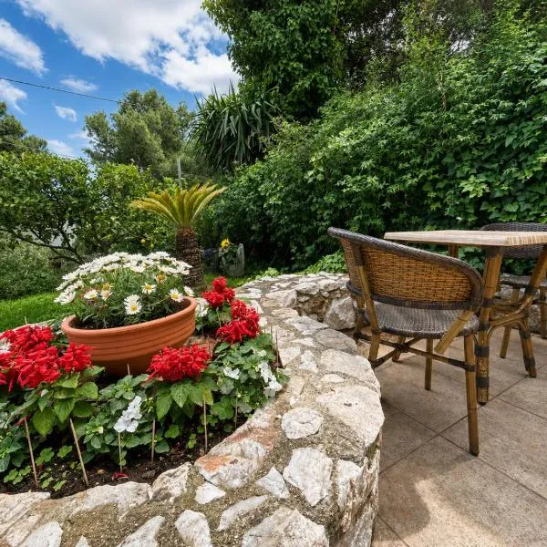Perivolakia Garden View - Rafina Stay near Airport, khách sạn ở Rafina
