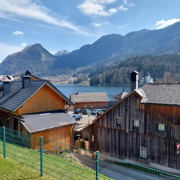Ferienwohnung Grundlsee, hotel in Mosern