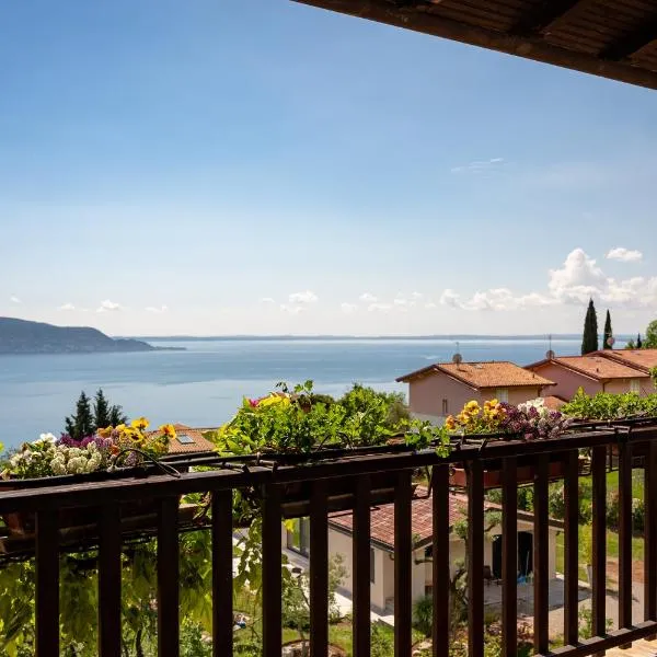VILLA la QUERCIA LAKE VIEW, hotell i Toscolano Maderno