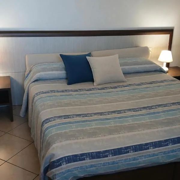 Domo - Guest-House Il Nespolo Fiorito, hotel in Orosei